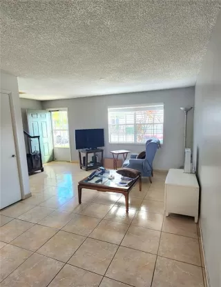 Photo #5: S5136920 Listing