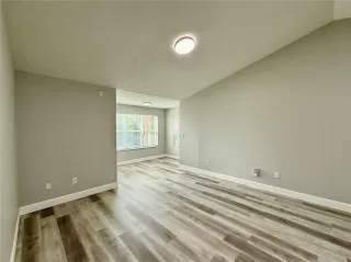 Photo #4: S5137023 Listing