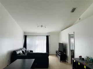 Photo #3: S5137354 Listing