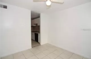 Photo #4: S5137669 Listing