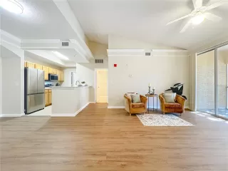 Photo #6: S5137965 Listing