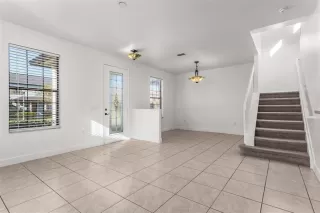 Photo #4: S5138054 Listing