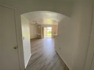 Photo #3: S5138147 Listing