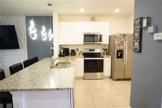 Photo #5: S5138352 Listing