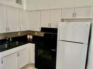 Photo #4: S5138433 Listing