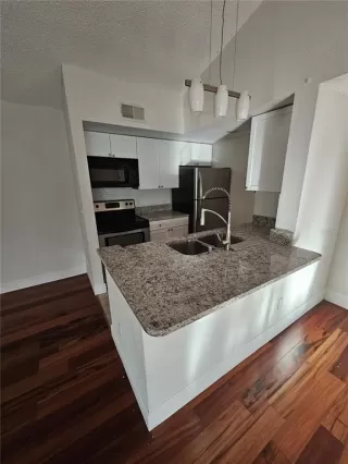 Photo #3: S5138602 Listing