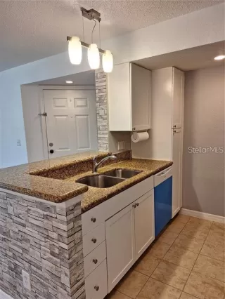 Photo #3: S5138678 Listing