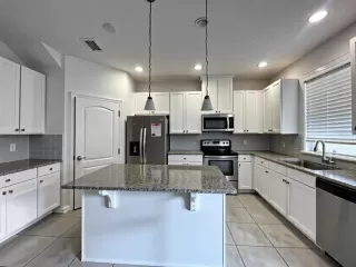 Photo #3: S5138786 Listing