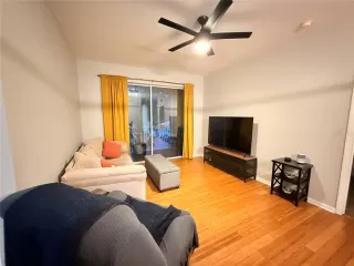 Photo #4: S5139131 Listing