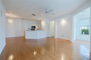 Photo #4: S5139384 Listing