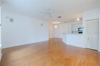 Photo #6: S5139384 Listing