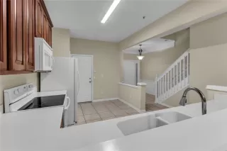 Photo #6: S5139890 Listing