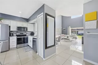 Photo #3: S5140244 Listing