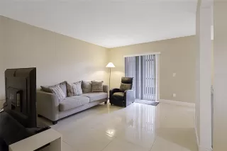 Photo #4: S5140964 Listing