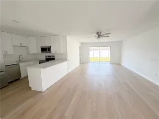 Photo #2: S5142125 Listing