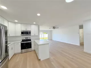 Photo #5: S5142125 Listing