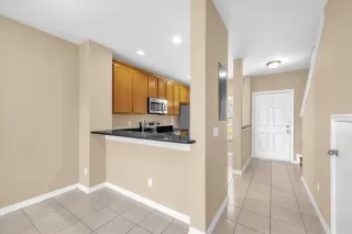 Photo #6: S5143838 Listing