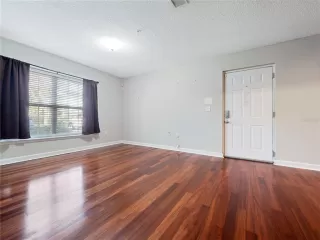 Photo #3: S5143887 Listing