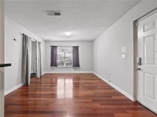 Photo #4: S5143887 Listing