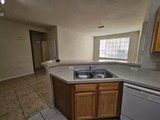 Photo #4: S5144132 Listing