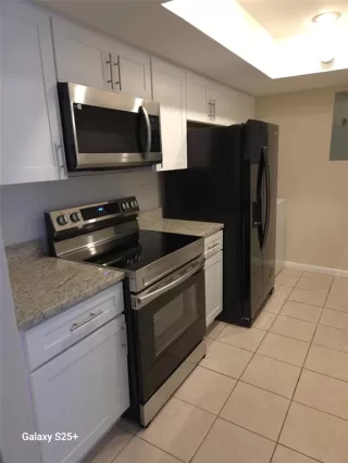 Photo #5: S5144861 Listing 