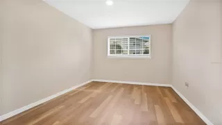 Photo #6: S5146352 Listing