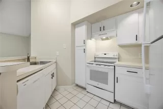 Photo #5: S5146440 Listing