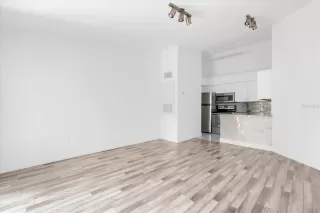 Photo #2: S5146459 Listing