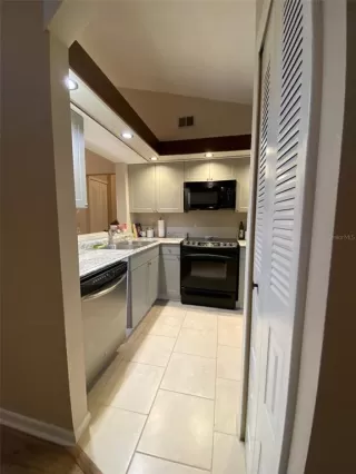 Photo #4: S5146561 Listing 