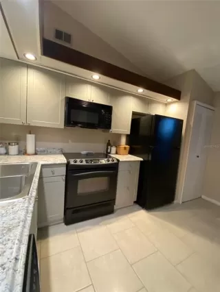 Photo #6: S5146561 Listing 