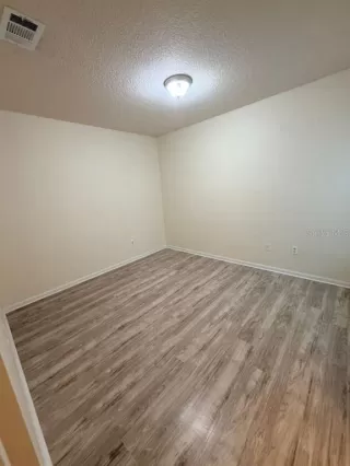 Photo #6: S5146891 Listing
