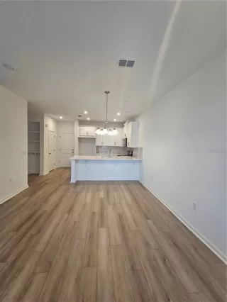 Photo #5: S5147006 Listing 