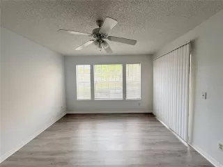 Photo #5: S5147145 Listing