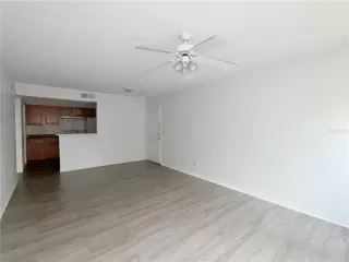 Photo #6: S5147145 Listing