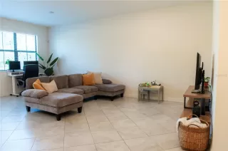 Photo #6: S5147562 Listing