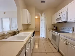 Photo #6: S5147588 Listing