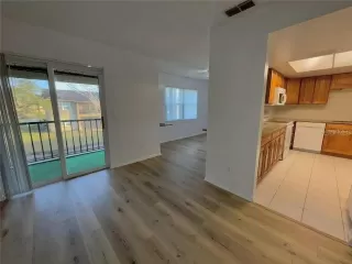 Photo #5: S5147822 Listing