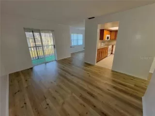 Photo #6: S5147822 Listing