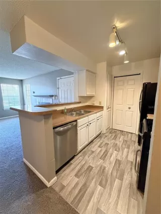 Photo #6: S5148279 Listing