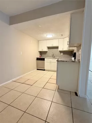 Photo #3: S5150198 Listing