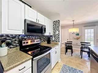 Photo #5: S5151623 Listing