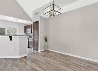 Photo #6: S5151658 Listing