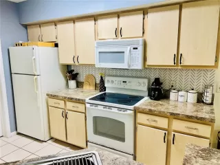 Photo #3: S5151990 Listing
