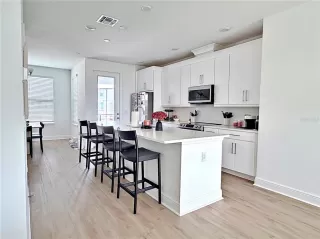 Photo #3: S5152038 Listing