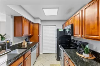 Photo #1: S5152228 Listing