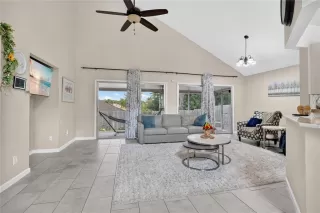 Photo #2: S5152285 Listing