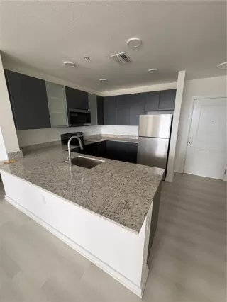 Photo #5: S5152400 Listing