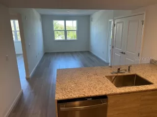 Photo #5: TB8332561 Listing 