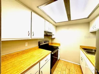 Photo #6: TB8384159 Listing