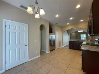 Photo #4: TB8391018 Listing 